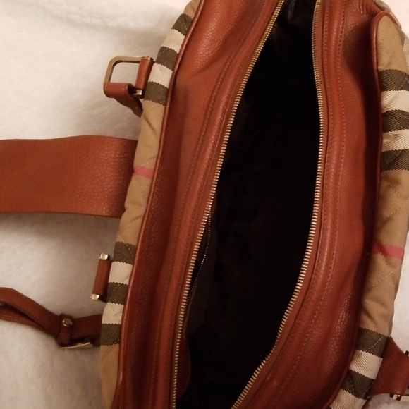 Burberry Duffle Style Pocketbook - Picture 5 of 8